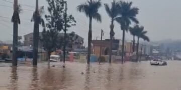 Enkuba efudembye mu Kampala esannyalazza emirimu – amazzi gasazeemu oluguudo lw’Entebbe e Namasuba