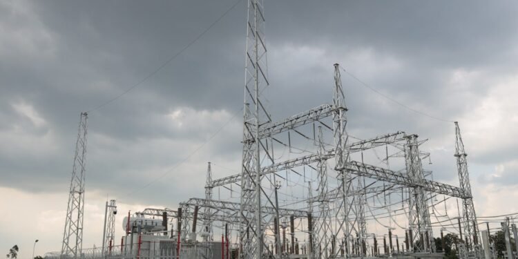 President Museven atongozza amasannyalaze agasuubirwa okukulaakulanya ebintu bya West Nile