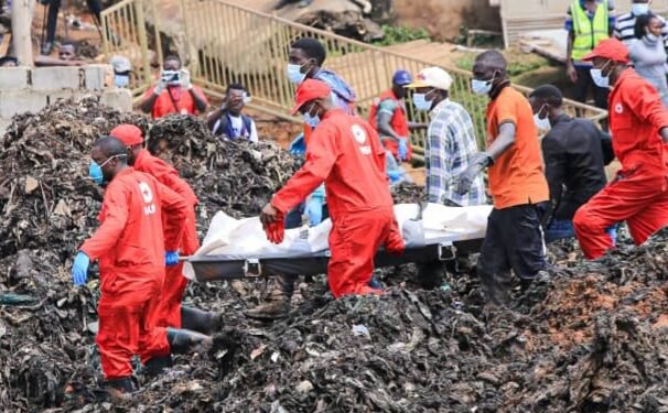 Baweze 21 abaakazuulwa nga baafiiridde mu kasasiro e Kiteezi