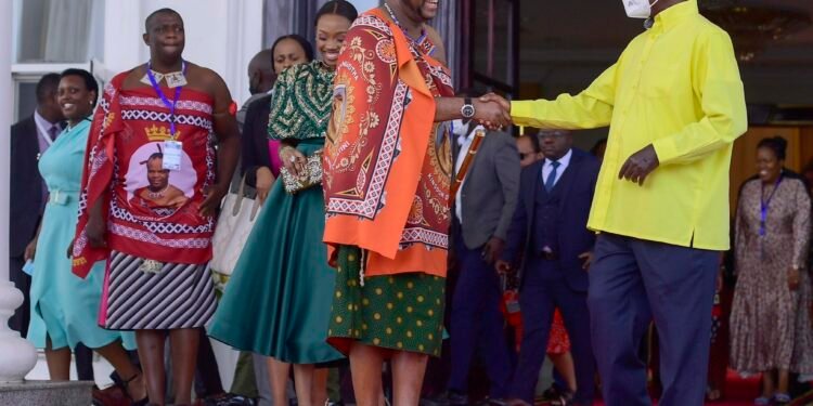 President Museven asibiridde Mswati III entanda – amusuubizza okumuwereza abakugu e Swaziland bamuyambeko ku bintu byeyegombye mu Uganda