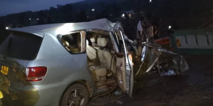 Abantu 5 bafiiridde mu Kabenje akagudde e Kiwawu ku lw’e Mityana – emmotoka ebadde esala kinnya mu luguudo