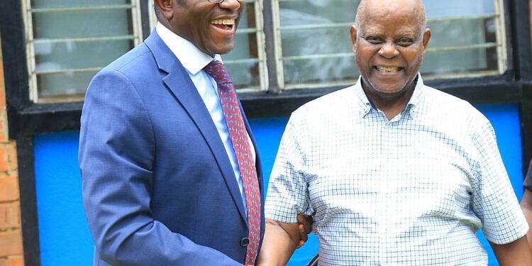 Katikkiro Mayiga ne ba minister ba Buganda bakyaliddeko  Prof.Gordon Wavamunno – bamwebazizza olw’okubeera eky’okulabirako ekiwa bannauganda essuubi