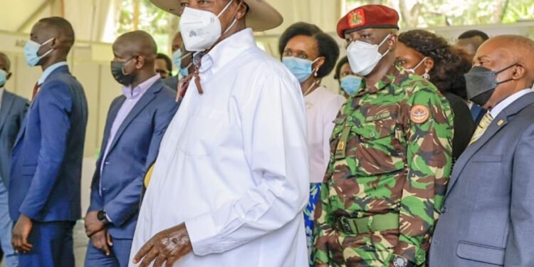 President Museveni asuubizza nti eggaali y’omukka yegenda okumalawo akalippagano k’ebidduka  – asisinkanye ba CEO b’ebitongole ku nteekateeka y’okukulaakulanya obukiika kkono bwa Uganda