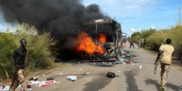 Bbaasi ebaddemu abasaabaze ewambiddwa abayeekera nebajiteekera omuliro – ebadde eva South Sudan ng’eyingira Uganda