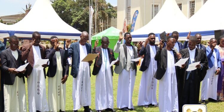 Katikkiro Mayiga akubirizza abavubuka okuvuganya ku bifo by’obukulembeze ebyenjawulo – Nkobazambogo efunye abakulembeze abaggya