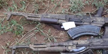 Abakuumi banywedde omwenge gwebabadde bakuuma nebasuula emmundu e Kyotera – Police ebakutte