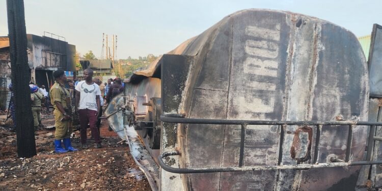 Abantu baweze 24 abaafiira mu muliro ogwakwata emmotoka y’amafuta e Kigoogwa