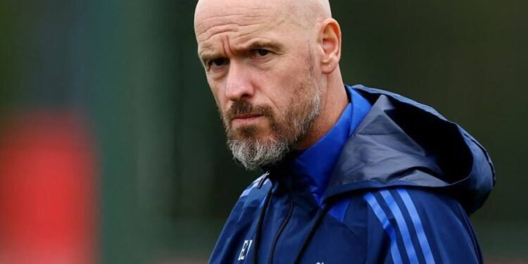 Manchester United efuumudde Erik Ten Hag