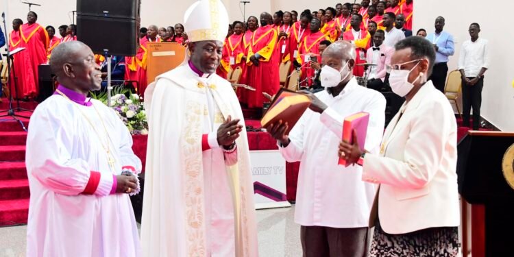 Omumyuka w’Omulabirizi w’Obulabirizi bwa Kampala atuuziddwa n’okutongoza lutikko empya – president Museveni awaddeyo obukadde bwa shs 100