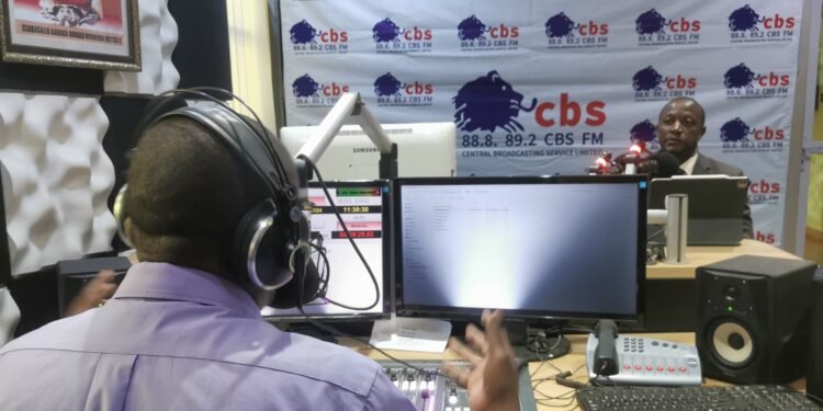 Okukola ebintu ebisobola okuganyula abalala kyekigenda okusitula abavubuka – Owek. Robert Sserwanga