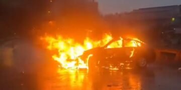 Akabenje kagudde e Namboole – Taxi etomereganye ne mmotoka ya Buyonjo nekwata omuliro