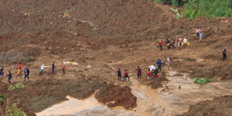 Abaafiiridde mu kubumbulukuka kw’ettaka e Bulambuli baweze 22 – kawefube aliwo wakusomesa abantu abakyalemedde bifo ebiri mu katyabaga