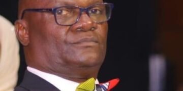 Abby Mukiibi aweereddwa engule ya URA – ng’omukozi wa radio asiinze okusomesa ku nsonga z’emisolo