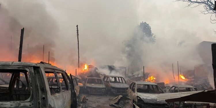 Emmotoka ne business eziwera zisaanyiziddwawo omuliro e Wandegeya ku bbiri