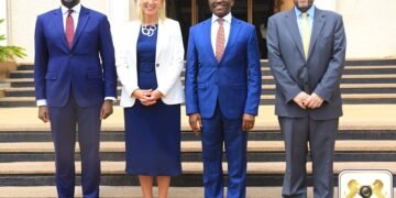 Omubaka wa Bungereza H.E Lisa Chesney akiise e  Mbuga