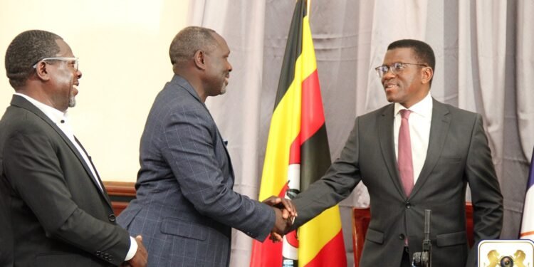 Mwenyigire mu bukulembeze ku buli mutendera – Katikkiro Mayiga