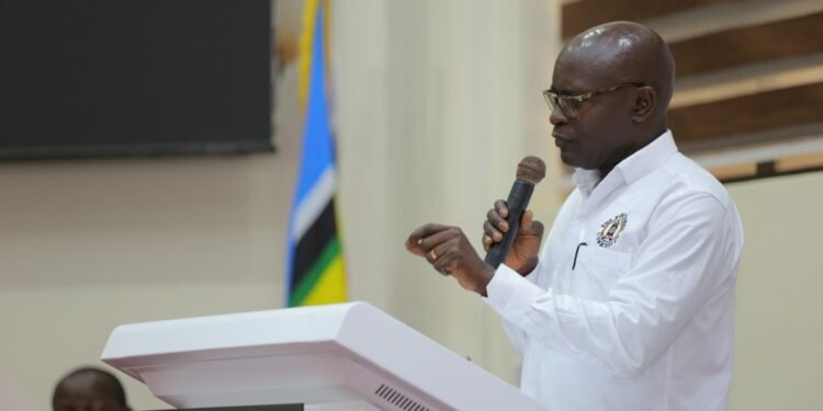 Akakiiko k’ebyokulonda kasisinkanye abakulira eby’okwerinda n’abesimbyewo ku lw’akalulu ak’emirembe mu Kawempe North – LOP Ssenyonyi ne bannamawulire bakubiddwa