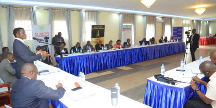 Katikkiro Mayiga asisinkanye ba ssenkulu b’ebitongole bya Buganda – abawadde ennambika erina okugobererwa mu nkola y’emirimu mu 2025