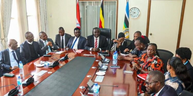 Obunkenke bweyongedde mu babaka ba parliament olw’obukadde bwa shs 100 – abali lu ludda oluvuganya bassiddwako obukwakkulizo