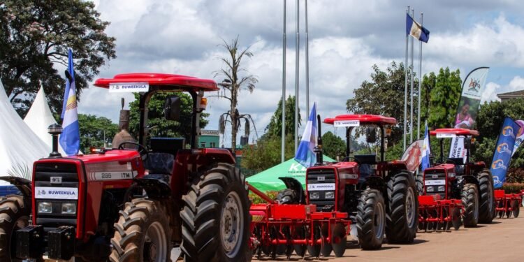 Kabaka Mutebi @70 – Buganda ekwasizza amasaza tractor okusituka eby’obulimi