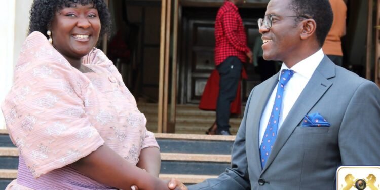 Abasiinze okufuna mu kuyimba tebakoma kukusanyusa kwokka wabula balina okuba nga basomesa abantu – Katikkiro Mayiga yebazizza omuyimbi Sofie Nantongo