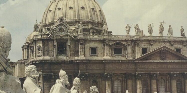 Luluno olukalala lwa Ba Paapa ababaddeko – okuva mu mwaka 33 – okutuuka mu 2025