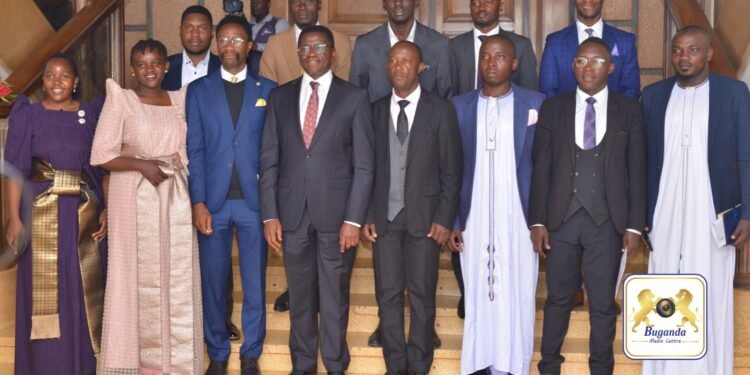 Katikkiro Mayiga alabudde abavubuka abegwanyiza obukulembeze nga tebaagala kuwabulwa