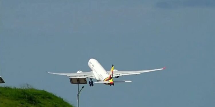 Uganda Airlines mu butongole etandise eηηendo zaayo okuva ku kisaawe Entebbe okwolekwra London ekya Bungereza