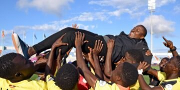 Abatendesi b’omupiira basatu bebasunsuddwa okuvuganya ku ngule y’omitendesi eyasiinga mu 2024