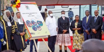 Parliament ekakasizza ababaka 8 abaasaze eddiiro okuva mu bibiina ebyenjawulo