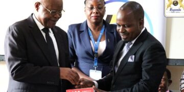 UBOS ewaddeyo computer ekika kya Tablets 1000 eri Obwakabaka bwa Buganda n’obukulembeze bw’ennono obwenjawulo