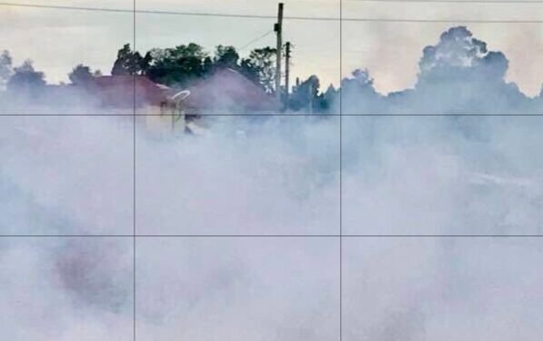 Police ye Gomba ekubye omukka ogubalagala n’amasasi mu bbanga – ng’egumbulula abantu ababadde bagala okutta omusajja ateeberezebwa okutta mugandawe