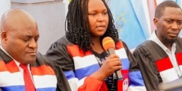 NUP eyongezzaayo ekiseera eri abantu abaabadde bafikkidde okuggyayo empapula okwesimbawo ku bifo by’ekibiina ebyenjawulo