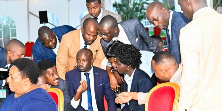 Abasomesa ba Arts beetemyemu ku by’okuyimiriza akediimo – president Museveni yabasuubizza okubongeza omusaala omwaka ogujja 2026/2027