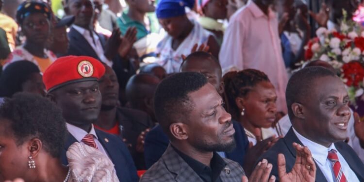 NUP egguddewo wofiisi e Buvuma  – president w’ekibiina Robert Kyagulanyi agambye nti okugoba abavubi ku nnyanja kyongedde ebbula ly’emirimu