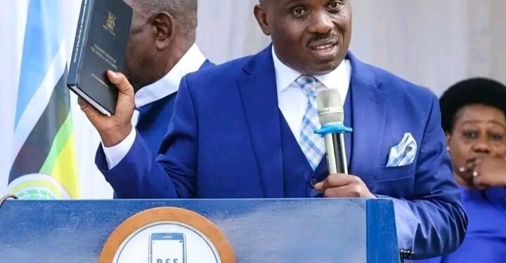 PFF eronze obukulembeze obuggya – Dr.Kiiza Besigye naalabula abali ku ludda oluvuganya abakozesebwa government