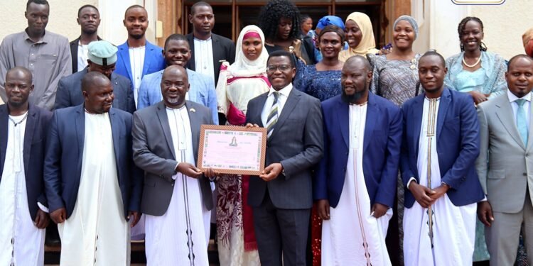 Katikkiro Mayiga asisinkanye abavubuka ba JEEMA – alabudde bannabyabufuzi okwewala eby’obufuzi eby’ekinyumu