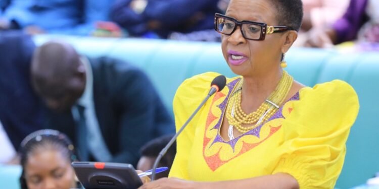 Government ya Uganda eyanjudde ebbago ly’etteeka eppya – ku bakola, abalaanga, abatunda n’abatembeeya eddagala ly’abantu n’ery’ebisolo