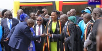 Nandala Mafaabi owa FDC asunsuddwa okuvuganya ku bwa president bwa Uganda mu kalulu ka 2026 – ebibiina by’obwegassi ebiggumidde gwe mulamwa gwa Uganda ekulaakulana