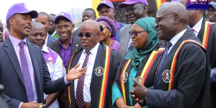 Mugisha Muntu owa ANT asuunsuddwa okuvuganya ku bwa president wa Uganda mu 2026 – essira ayagala kulissa kukulwanyisa obwavu n’okusitula embeera za bannauganda