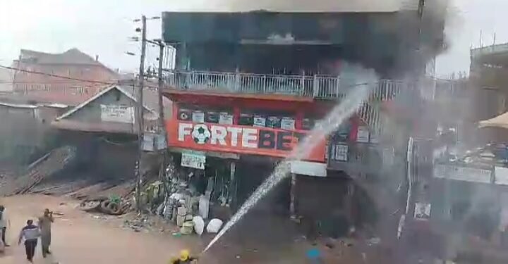 Omuliro gukutte ekiziimbe mu Kisenyi mu Kampala ebintu bitokomose