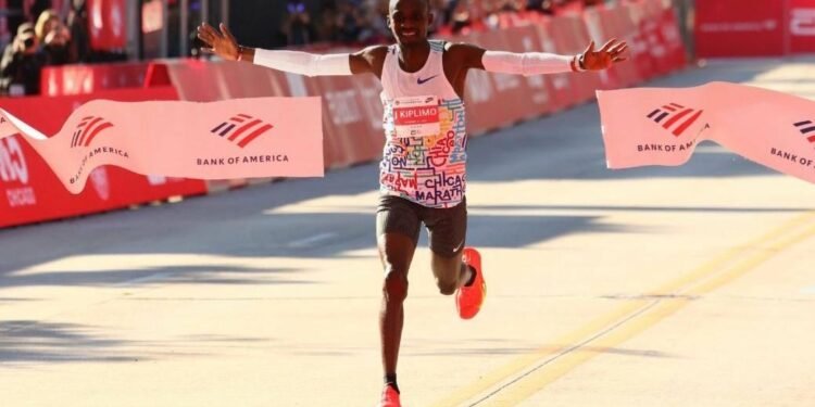 Munnauganda Jacob Kiplimo akoze ebyafaayo mu mpaka za Chicago Marathon
