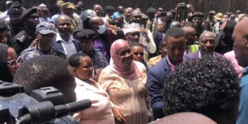 President Museveni wakukwasizaako abasuubuzi abaakosebwa amataba mu Kampala  sso ssikubaliyirira – Ssaabaminisita Nabbanja abataangaazizza