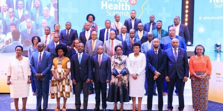 Abakulira eby’obulamu mu Africa bagala amawanga genoonyeze ensimbi eziyimirizaawo eby’obulamu eby’omutindo awatali kulindirira buyambi kuva mu bazungu