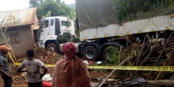 Lukululana ewabye neyingirira ennyumba e Lwamata – mufiiriddemu omwana n’okulumya abalala