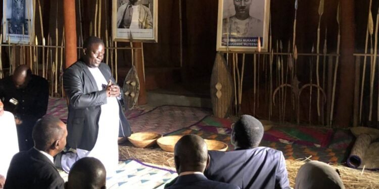 Katikkiro Mayiga alangiridde nti omulimu gw’okuzzaawo amasiro ge Kasubi guwedde oluvannyuma lw’emyaka 12 lwegaayokebwa omuliro – obulombolombo bwonna butuukiriziddwa