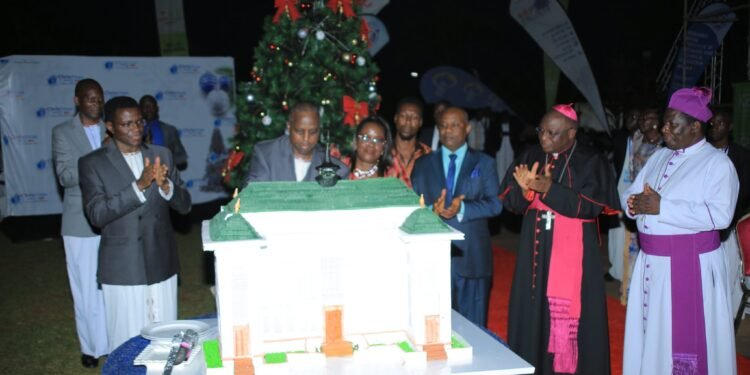 Okuyimba ennyimba za Ssekukkulu mu Bulange e Mengo – mubaddemu okusabira Uganda ebeeremu akalulu ak’amazibs n’obwenkanya