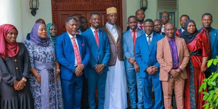 Omulangira Nakibinge asoomozezza abasirikale bakendeeze obukambwe baleke bannauganda balonde abakulembeze mu mirembe – abadde akyazizza Kyagulanyi Ssentamu