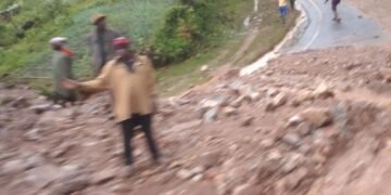 Ettaka libumbulukuse neriziba oluguudo oluva e Kabaalr okudda e Kisoro okumala ekiseera