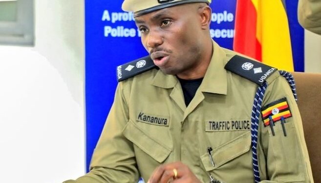 Police eyigga omuzadde agambibwa nti yakkirizza omwana ow’emyaka 6 okuvuga emmotoka – erabudde abavuga ebidduka nga tebalina bisaanyizo batwalibwa mu kkooti butereevu